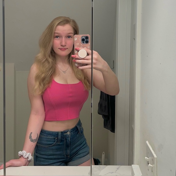 Meet your Posher, Sarah - Picture 1 of 1